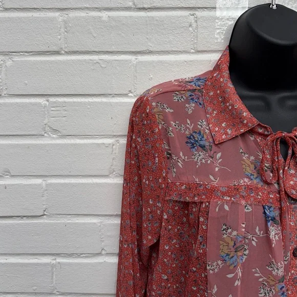 Kori Floral Bell Sleeve Blouse in Coral and Rust - Picture 7 of 11